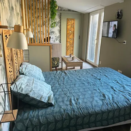 Guest house 150 M De La *