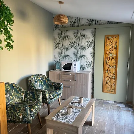 Guest house 150 M De La *