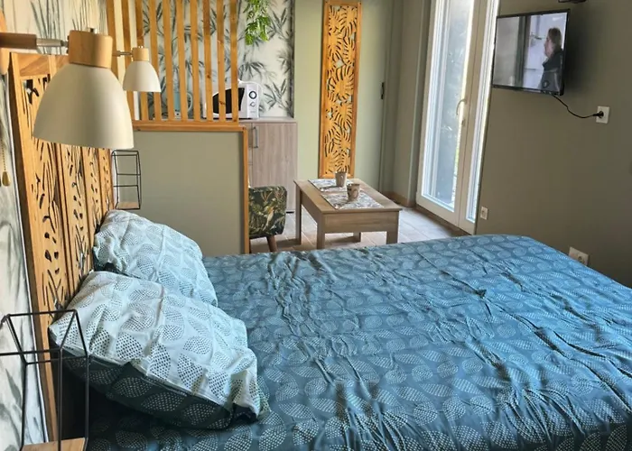 Guest house 150 M De La *