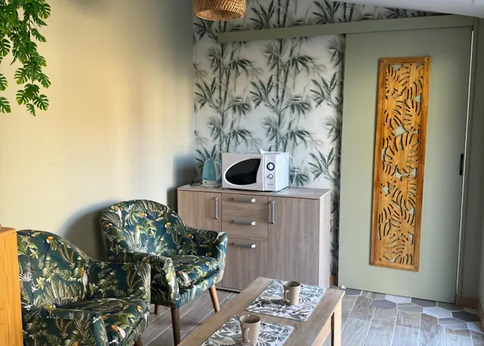 Guest house 150 M De La *